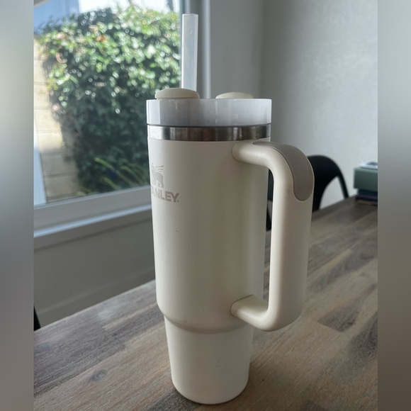 Stanley Cream Quencher Cup 40 oz Water Bottle Straw - Picture 2 of 9